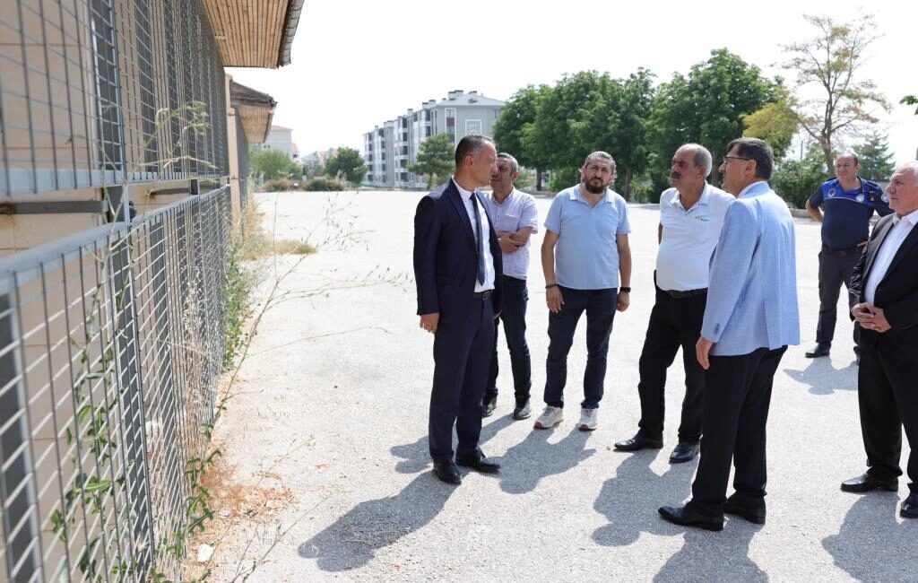 Kütahya Belediye Başkanı Eyüp Kahveci, Zafertepe Mahallesi’nde yapımı planlanan Kent