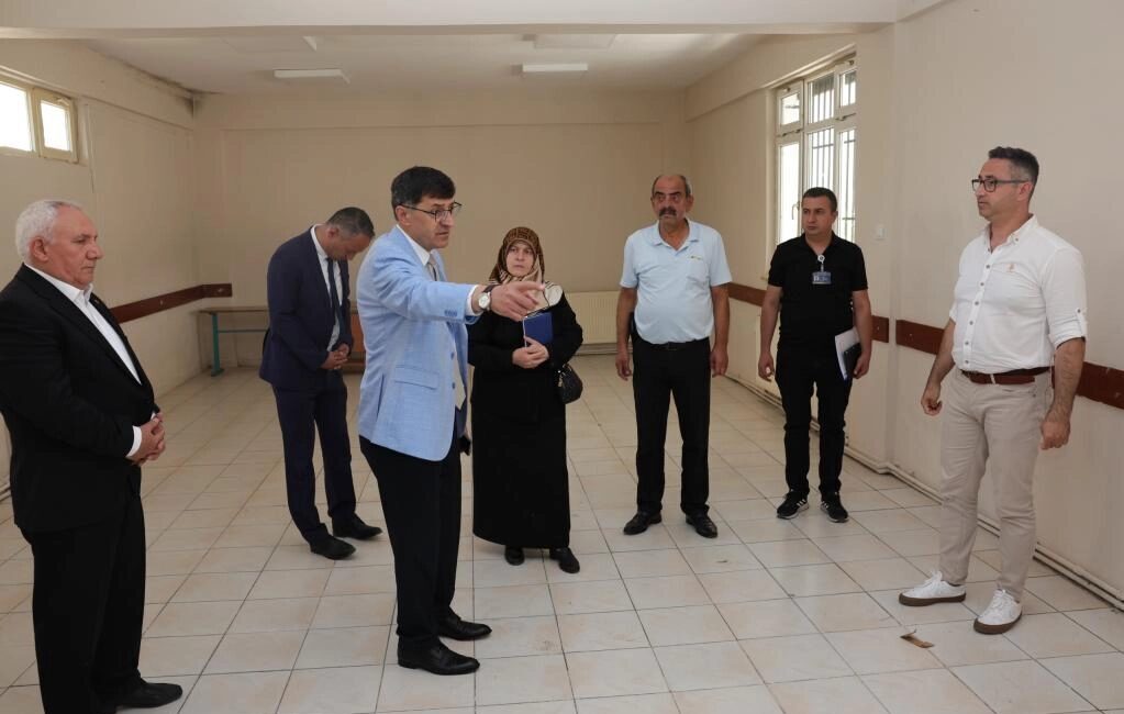 Kütahya Belediye Başkanı Eyüp Kahveci, Zafertepe Mahallesi’nde yapımı planlanan Kent