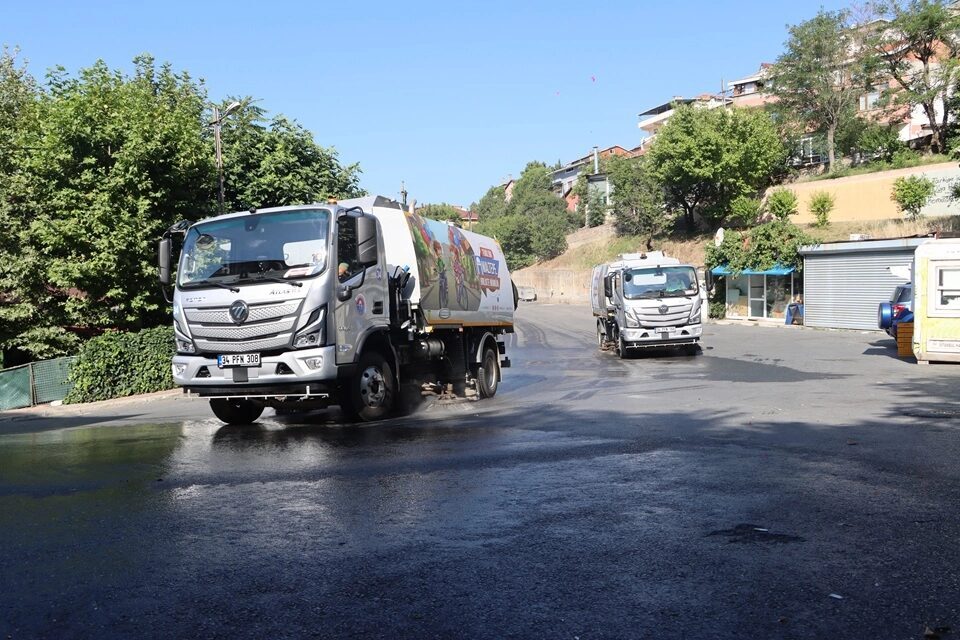İstanbul'da Maltepe Belediyesi, ilçe genelinde sürdürdüğü planlı toplu temizlik çalışmalarını