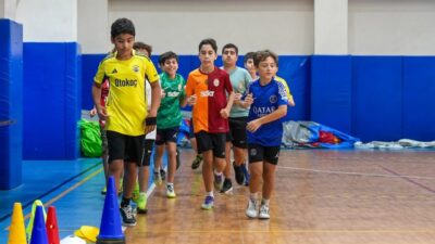 Maltepe Belediyesi’nin ücretsiz düzenlediği Yaz Spor Kursları’nda Maltepeli çocuklar sporun