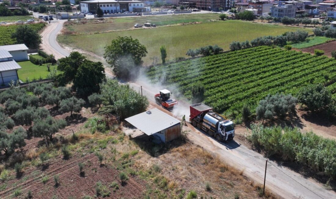 Manisa Büyükşehir Belediyesi, kent genelinde sürdürdüğü yol yenileme çalışmaları kapsamında