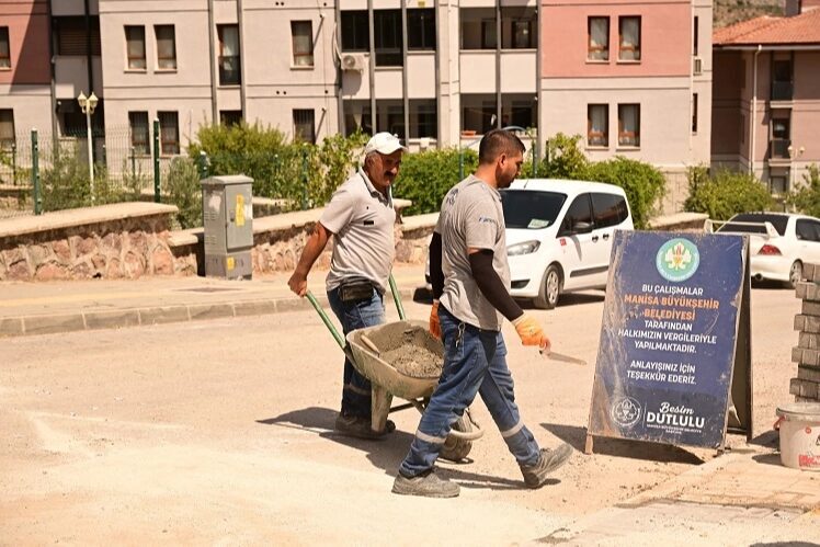 Manisa Büyükşehir Belediyesi, Yunusemre ilçesi Akgedik Mahallesi’nde altyapı kuruluşlarının çalışmaları