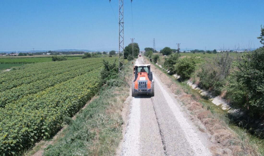 Manisa Büyükşehir Belediyesi, kırsal mahallelerde ulaşım konforunu artırmaya yönelik yol