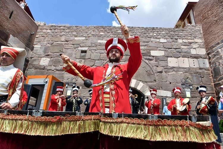 Ankara Büyükşehir Belediyesi, “Tarihi Türk Müziği Topluluğu Mehteran Gösterileri”ni yaz