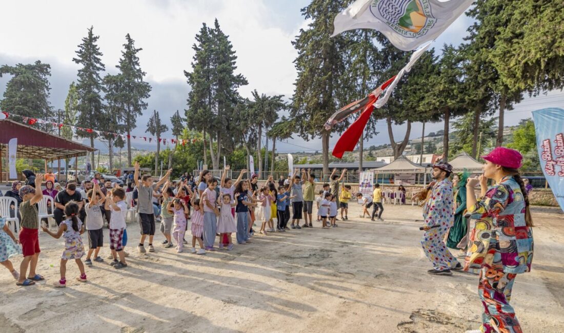 Mersin Büyükşehir Belediyesi’nin kırsal mahallelerde sosyal yaşamı canlandıran ve çocukları