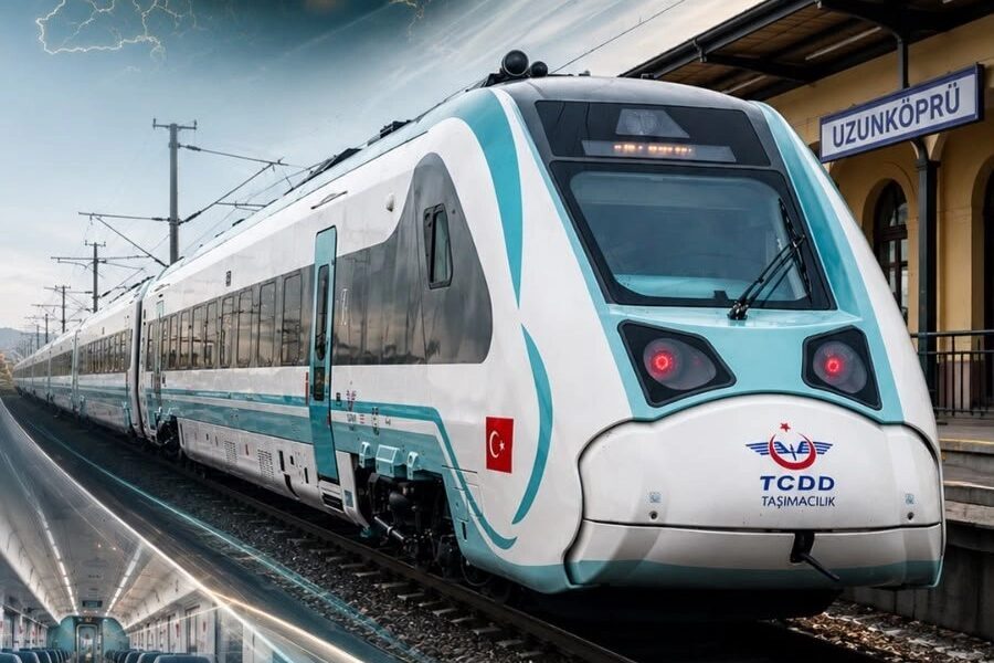 Ulaştırma ve Altyapı Bakanı Abdulkadir Uraloğlu, Milli Elektrikli Tren Setleri'nin