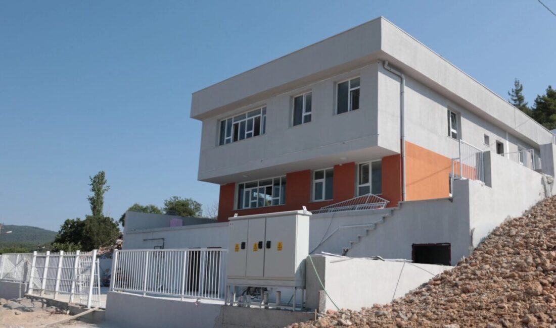 Muğla Büyükşehir Belediyesi, Ula ilçesi Ayazkıyı Mahallesi’nde yapımını sürdürdüğü Gündüz