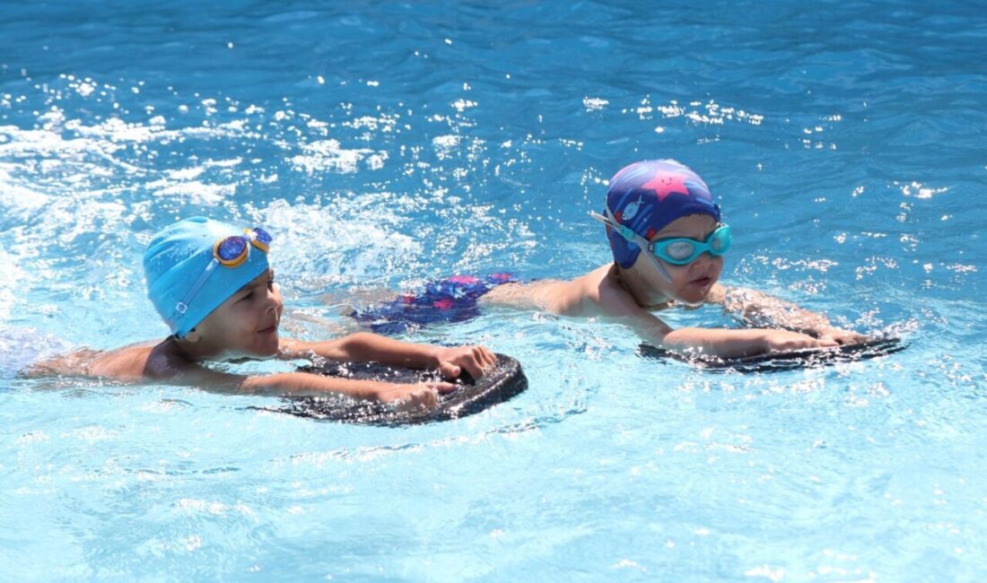 Muğla Büyükşehir Belediyesi, 17 farklı branşta düzenlediği yaz spor kurslarıyla