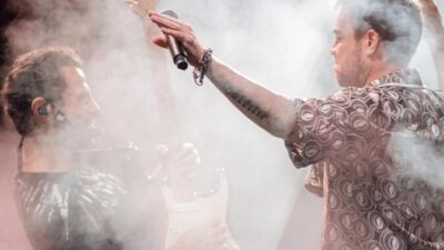 Türk pop müziğinin üretken isimlerinden Murat Dalkılıç, hafta sonu Çeşme’de