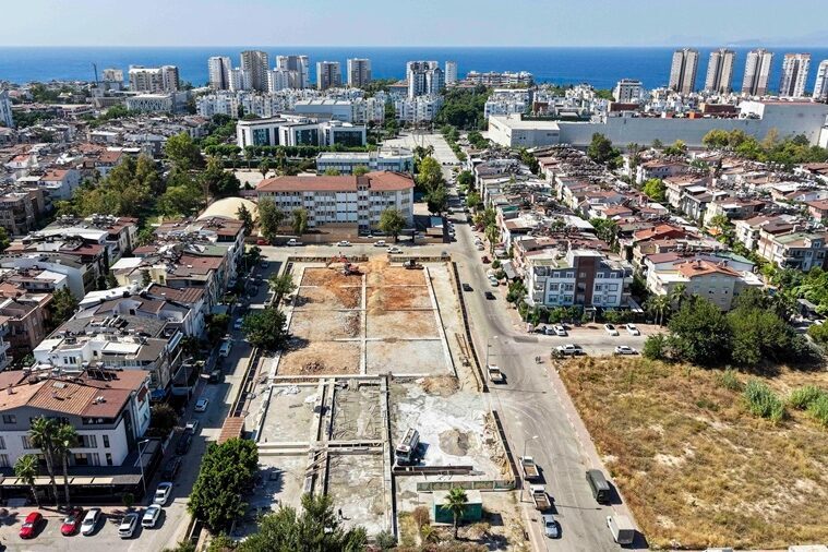 Antalya Muratpaşa Belediyesi, Fener Mahallesi’nde 4 tenis ve 4 padel