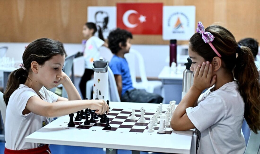 Antalya’da Muratpaşa Belediyesi, 20 Temmuz Dünya Satranç Günü’nde Yaz Spor