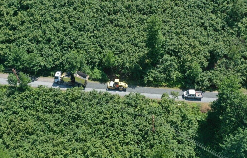 Ordu Büyükşehir Belediyesi Altınordu Kısacık Mahallesinde asfalt çalışması gerçekleştirdi. Kısacık