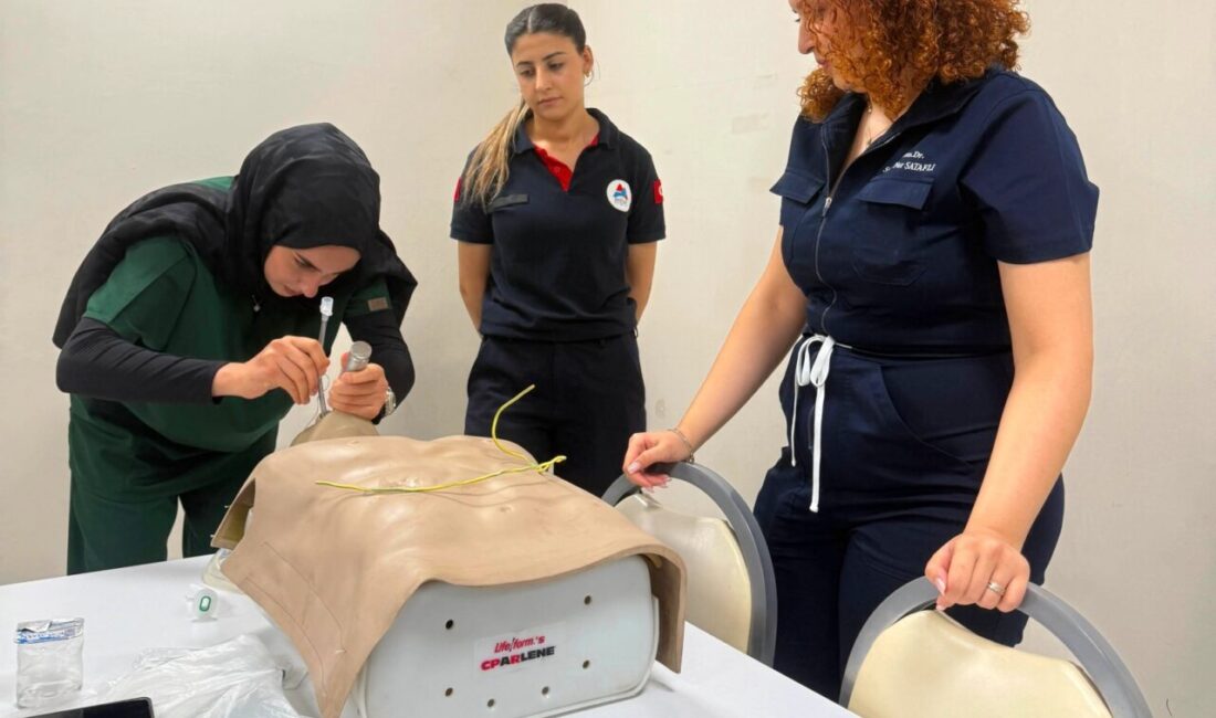 Kozluk Devlet Hastanesi'nde görev yapan sağlık personeline yönelik CPR (Kardiyopulmoner