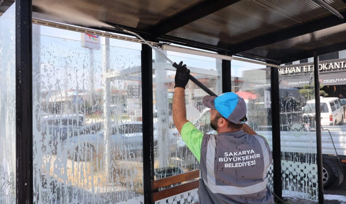 Sakarya Büyükşehir Belediyesi, vatandaşların daha temiz, sağlıklı ve düzenli duraklarda