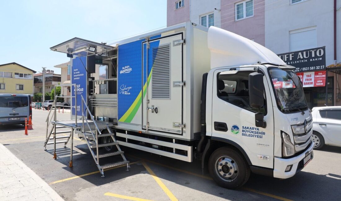 Sakarya Büyükşehir Belediyesi, bünyesine kazandırdığı mobil ikram aracıyla afet ve
