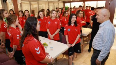 Gebze'nin ev sahipliğinde düzenlenen Sualtı Hokeyi Dünya Şampiyonası heyecanı sürerken,