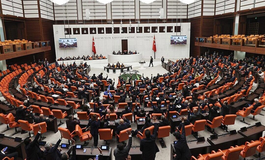 TBMM Genel Kurulu'nda görüşülen yükseköğretime ilişkin kanun teklifinin ilk 13
