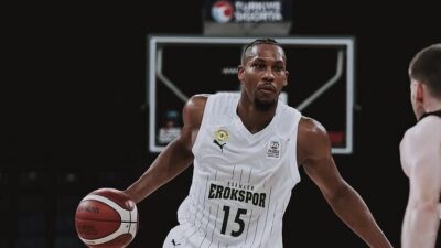 TOFAŞ Basketbol Takımı, son olarak Safiport Erokspor’da forma giyen Birleşik