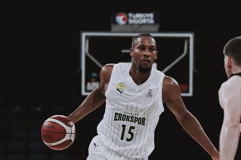 TOFAŞ Basketbol Takımı, son olarak Safiport Erokspor’da forma giyen Birleşik