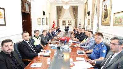 Trabzon Büyükşehir Belediye Başkanı Ahmet Metin Genç, Trabzon Valisi Tahir