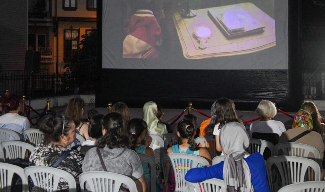 Osmangazi Belediyesi’nin “Osmangazi’de Yaz Film Gösterimleri” kapsamında Bursa Erkek Lisesi