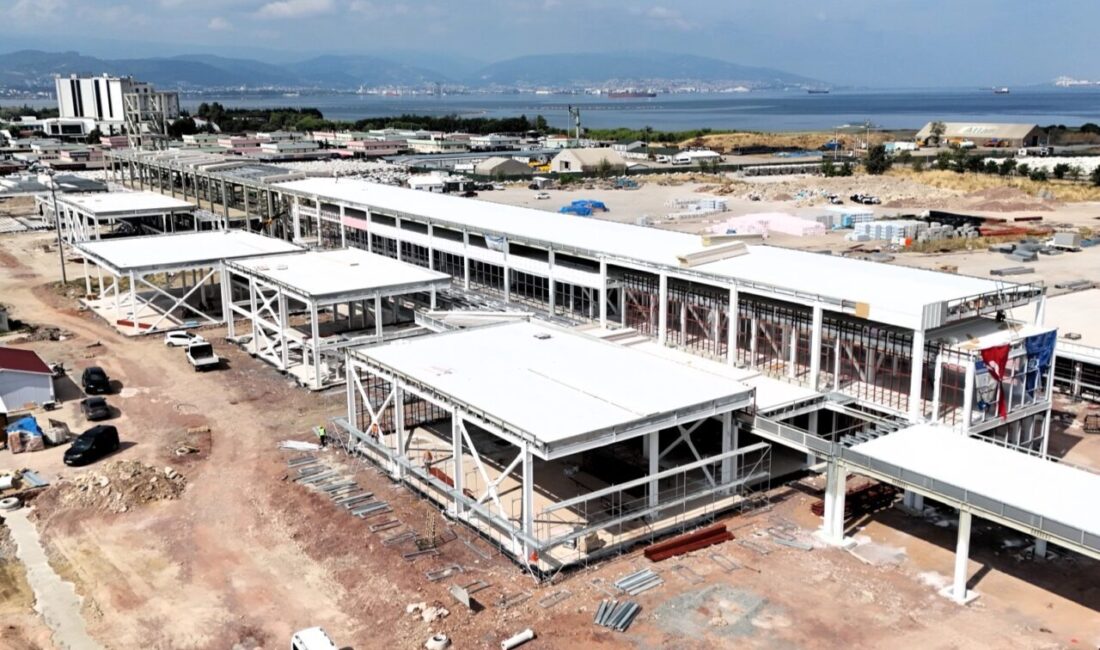 Kocaeli Büyükşehir Belediyesi’nin kente kazandırdığı vizyon projelerden Sosyal Yaşam Merkezi’nde
