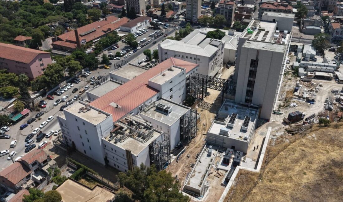 İzmir Büyükşehir Belediyesi Eşrefpaşa Hastanesi’nin yeni ek hizmet binasında inşaat