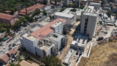 İzmir Büyükşehir Belediyesi Eşrefpaşa Hastanesi’nin yeni ek hizmet binasında inşaat