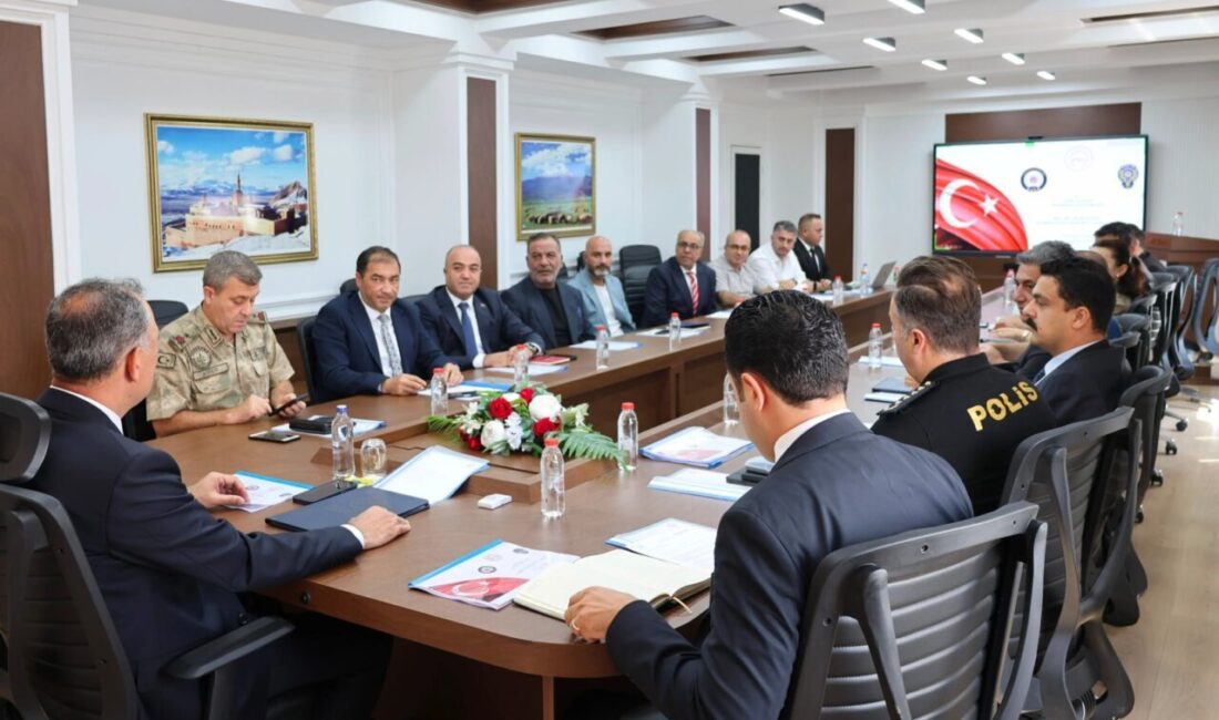 Ağrı Valisi Önder Bozkurt başkanlığında gerçekleştirilen İl Spor Güvenliği Toplantısı’nda,