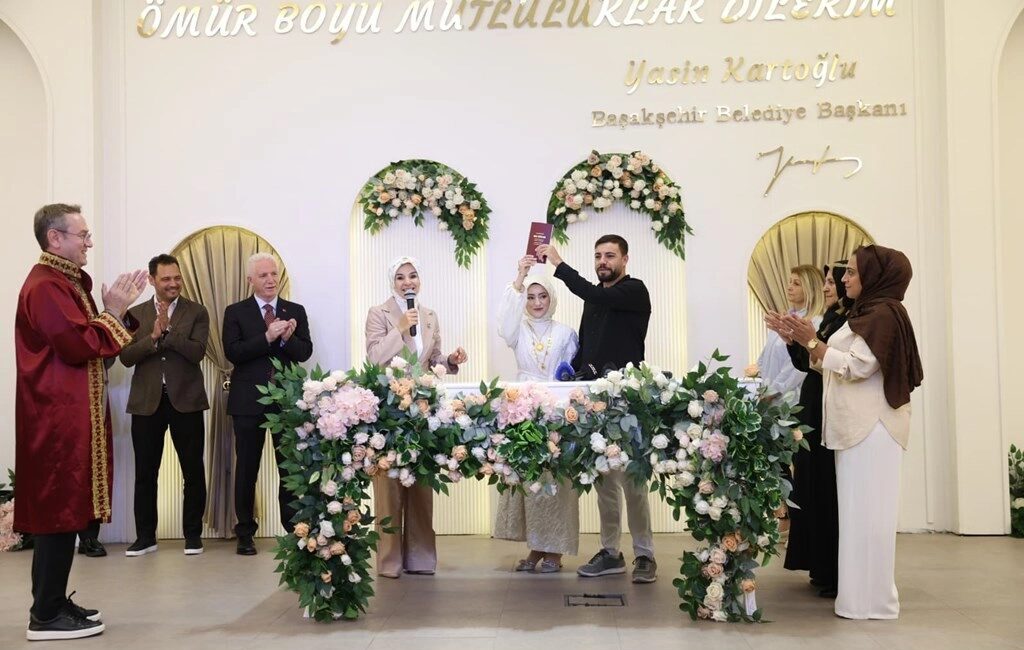 Aile ve Sosyal Hizmetler Bakanı Mahinur Özdemir Göktaş, aile kurumunun
