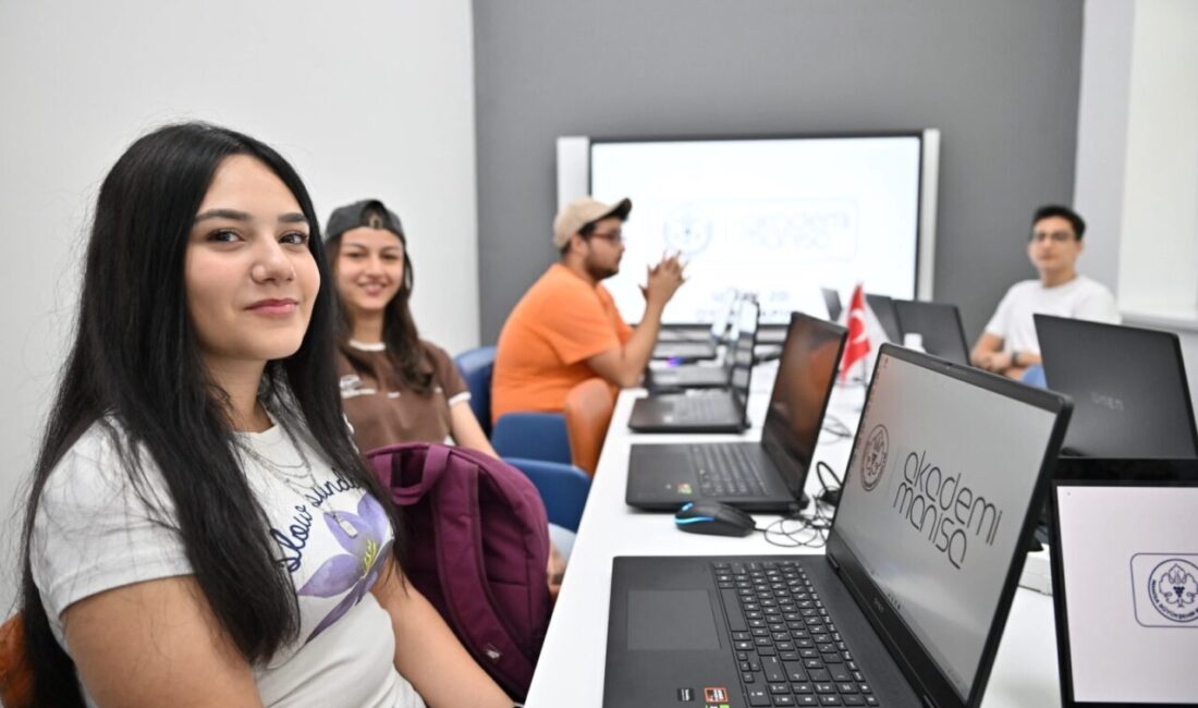 Manisa Büyükşehir Belediyesi’nin gençlerin yazılım, teknoloji ve dijital tasarım alanlarındaki