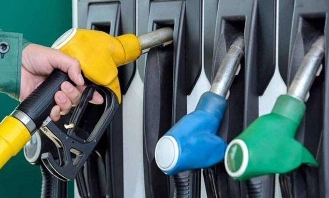 Akaryakıt fiyatlarında yeni zam dalgası bekleniyor. Bu gece benzine 2