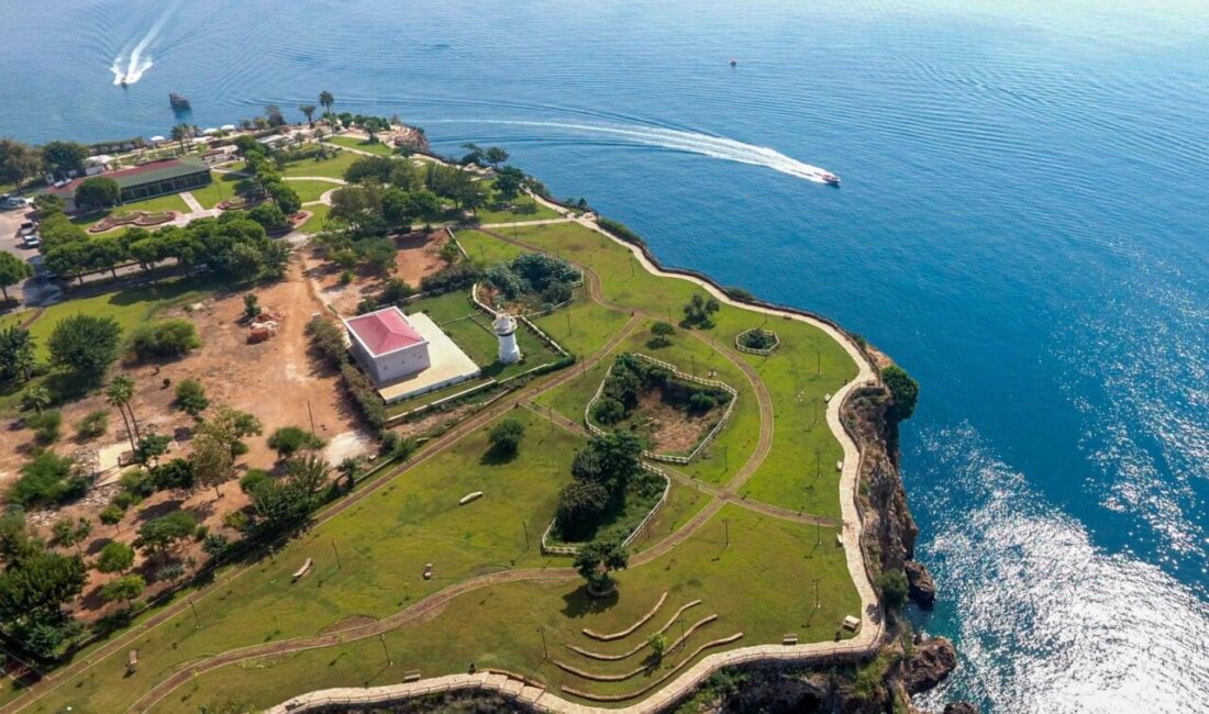 Antalya Muratpaşa Belediyesi, tüm parklarında uyguladığı akıllı sulama sistemiyle Temmuz