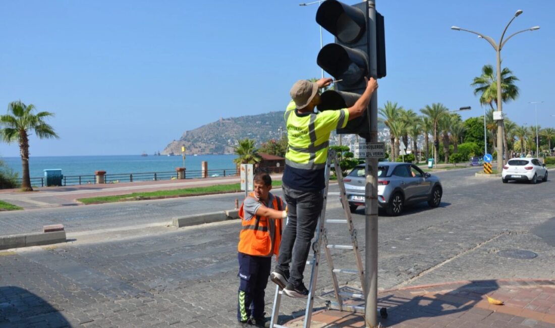 Antalya Büyükşehir Belediyesi, 2026-2027 eğitim-öğretim yılı öncesi Alanya’daki trafik sinyalizasyon