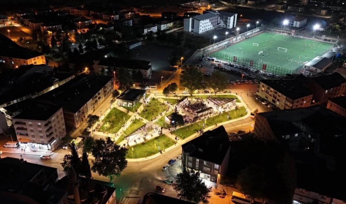 İnegöl Belediyesi’nin Alanyurt köy içi bölgesinde hayata geçirdiği meydan projesi