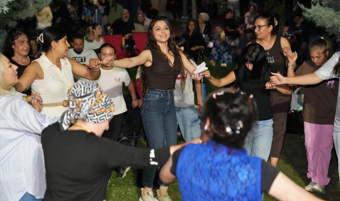 Ankara'da Keçiören Belediyesi tarafından ilçenin farklı noktalarında düzenlenen Park Konserleri,