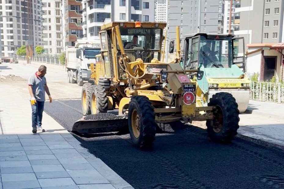Keçiören Belediyesi Fen İşleri Müdürlüğü ekipleri, vatandaşların güven ve konforu