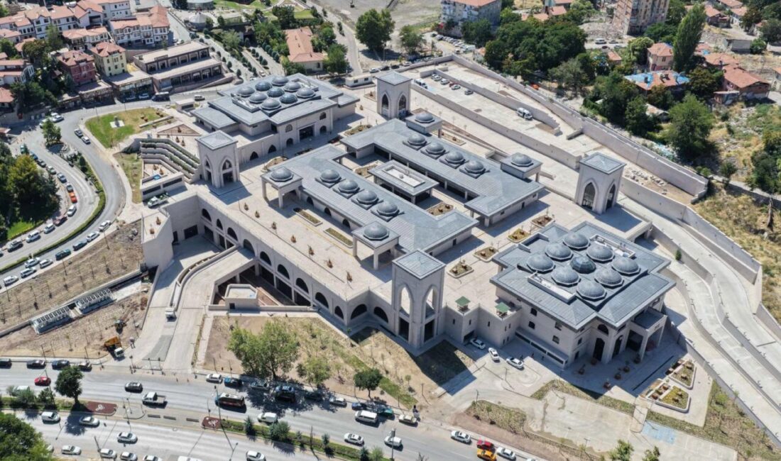 Ankara Büyükşehir Belediyesi (ABB), Ulus’un tarihi dokusunu korurken bölgedeki ulaşımı