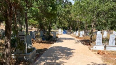 Antalya Büyükşehir Belediyesi, Akseki ilçesinde bulunan mahalle mezarlıklarının daha düzenli,