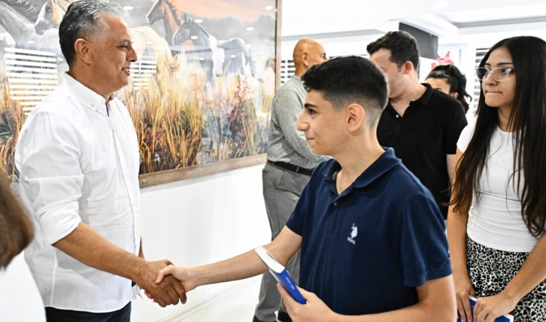 Muratpaşa Belediye Başkanı Ümit Uysal, 2026 YKS’de başarılı olarak üniversitelere