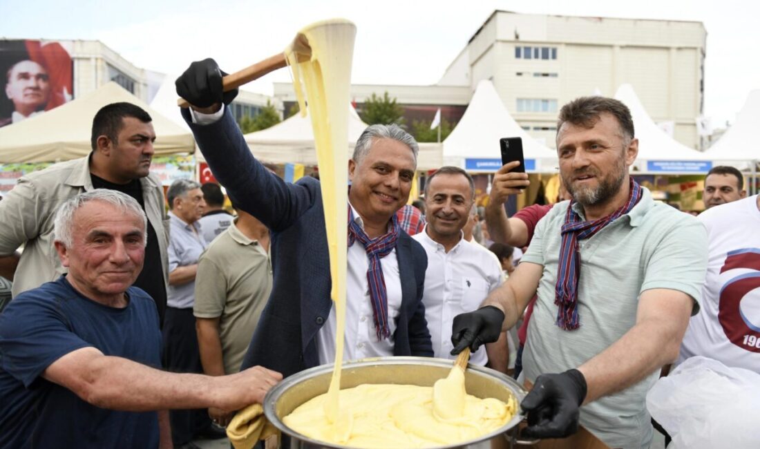 Antalya’nın renkleri, Muratpaşa Atatürk Kent Meydanı’nda buluşuyor. 80 hemşeri, yörük