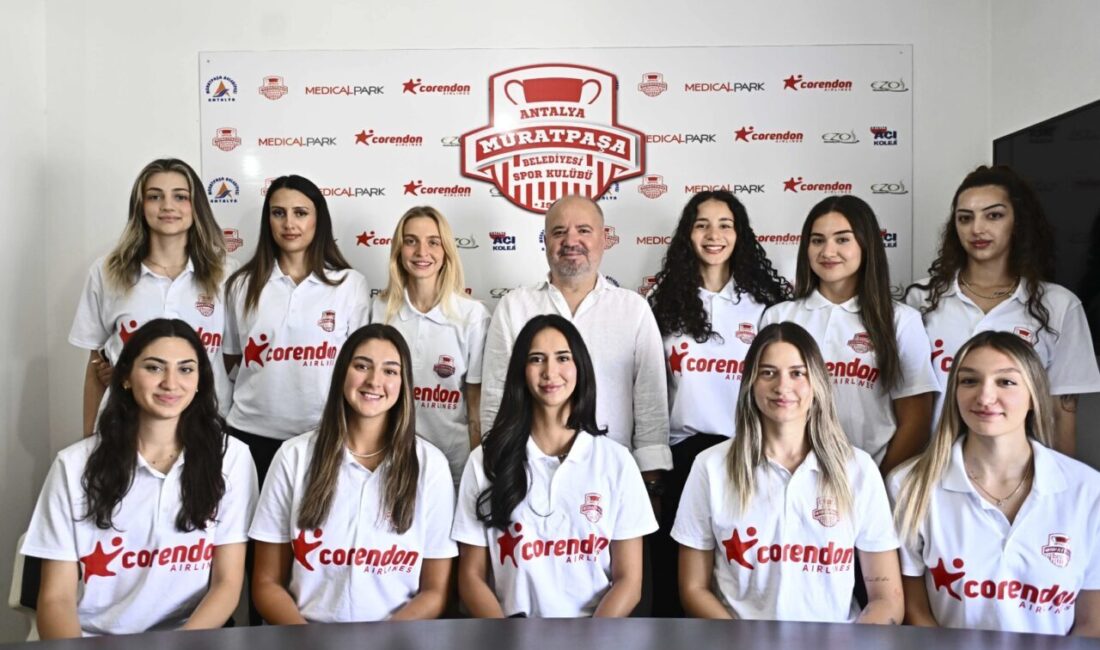 Arabica Coffee House Kadınlar 1. Ligi’nde mücadele eden Muratpaşa Belediyesi