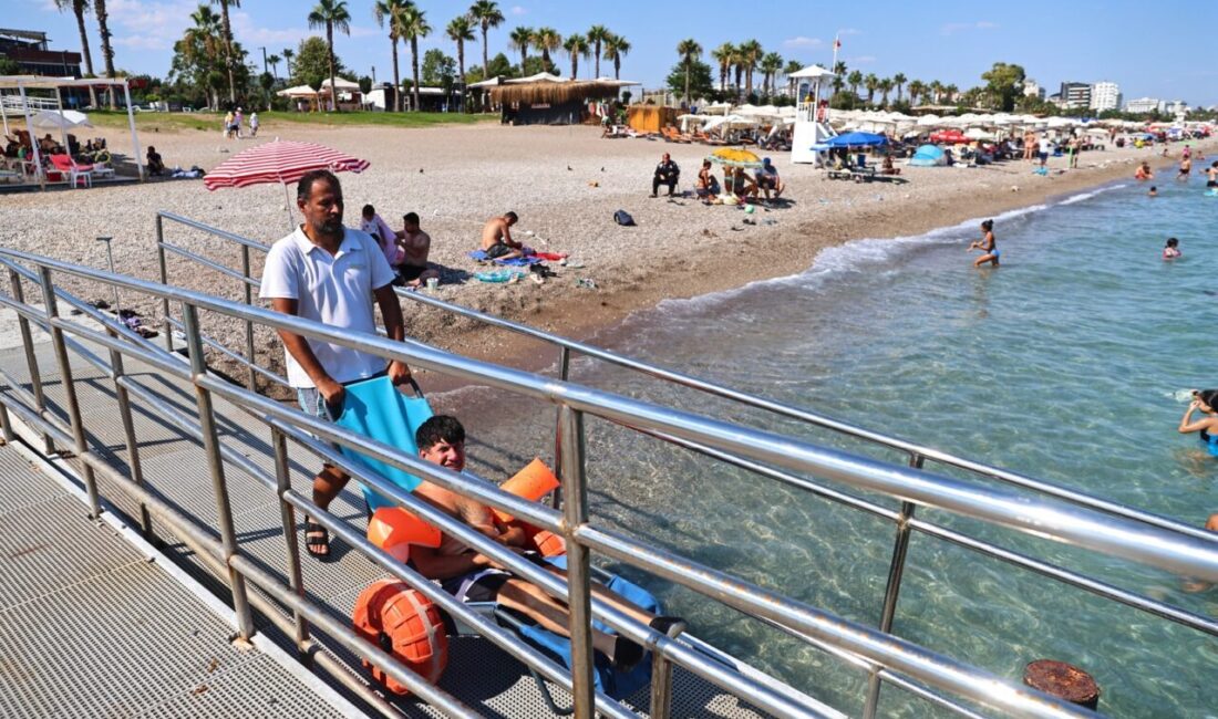 Antalya Büyükşehir Belediyesi’nin Konyaaltı ve Lara’da hizmet veren engelsiz plajları,