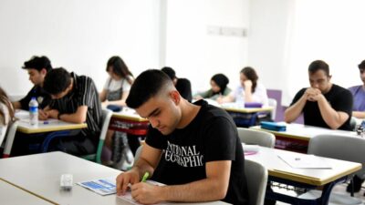 Antalya'da Muratpaşa Belediyesi’nin gençlere ücretsiz üniversite hazırlık desteği sunduğu Muratpaşa