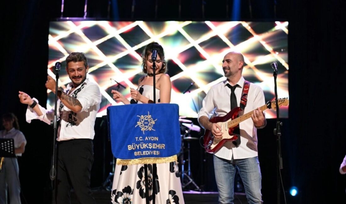 Aydın Büyükşehir Belediyesi tarafından düzenlenen ‘Yaz Konserleri’ sürüyor.
