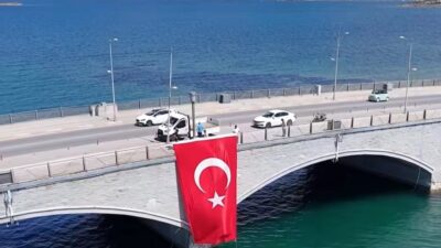 Ayvalık, 30 Ağustos Zafer Bayramı'nın 104. yıl dönümünde kırmızı beyaza