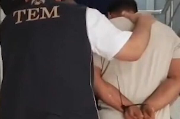 İçişleri Bakanı Mustafa Çiftçi, Diyarbakır'da terör örgütü posterleri asarak provokasyon