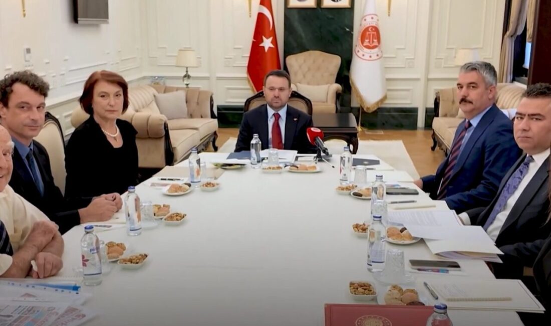 Adalet Bakanı Akın Gürlek, suikasta kurban giden gazeteci-yazar Uğur Mumcu'nun