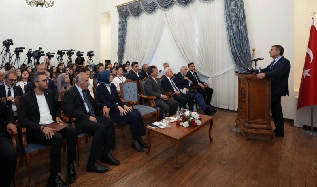 Milli Eğitim Bakanı Yusuf Tekin, “Dijital Vatan Akademisi”nin açılış dersini