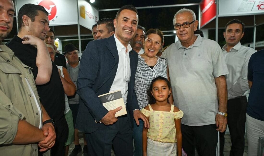 Balıkesir Büyükşehir Belediye Başkanı Ahmet Akın, 8. Edremit Kitap Fuarı’nın